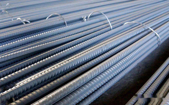 La barra de acero laminada en caliente HRB335 deformó la barra de acero para la construcción de edificios